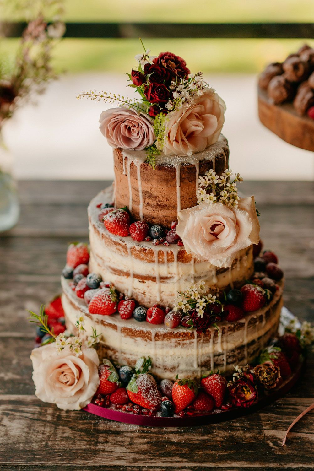 Naked Cake Sponge Icing Drip Flowers Berries Burgundy Barn Wedding Jarek Lepak #NakedCake #Cake #SpongeCake #CakeIcing #DripCake #CakeFlowers #Berries #WeddingCake #Wedding Wedding Cake Rustic, Naked Wedding Cakes, Uk Wedding, Wedding Food, Wedding Themes, Perfect Wedding, Fall Wedding, Dream Wedding, Wedding Decorations