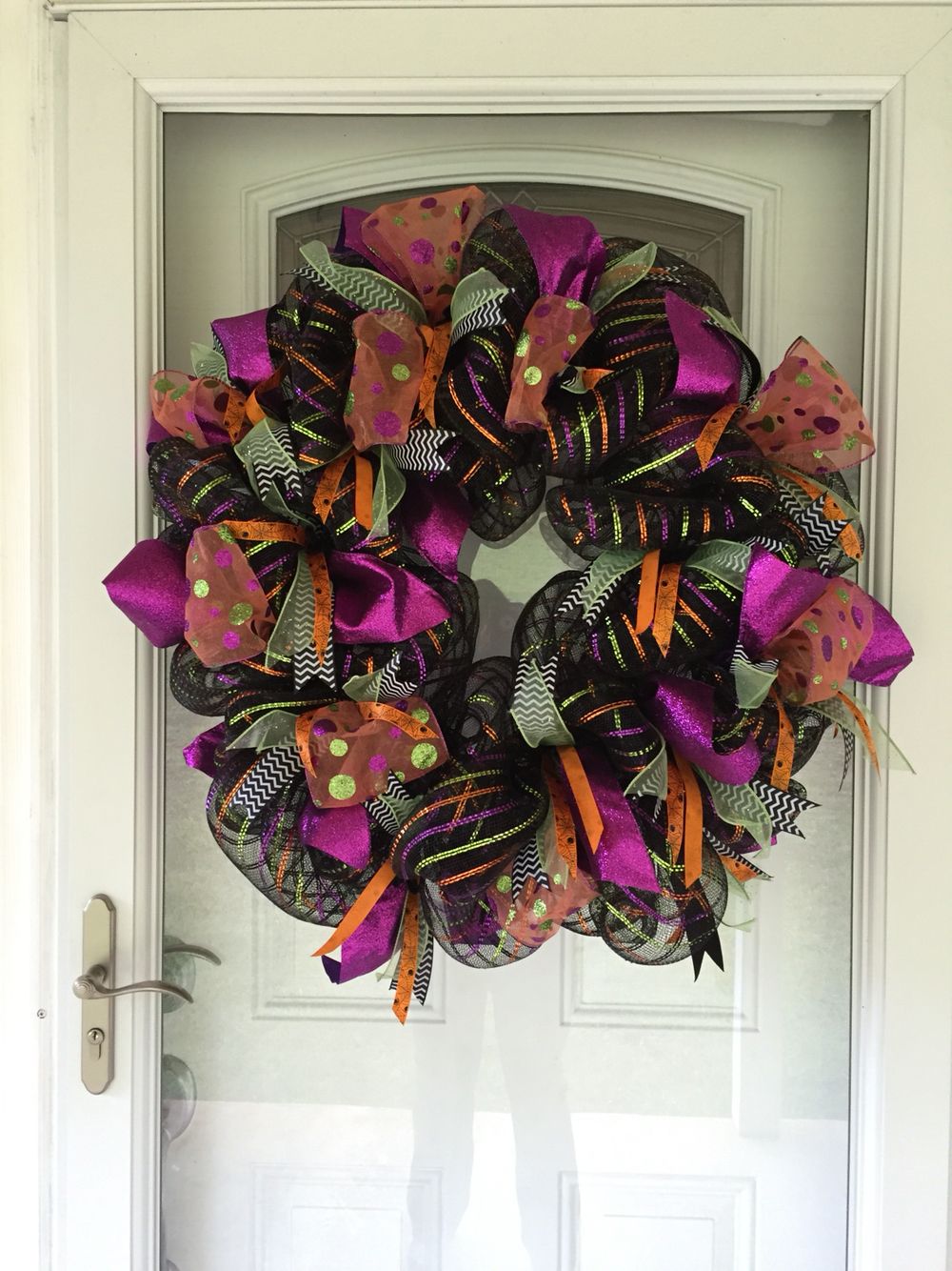 halloween wreath this mesh is so easy diy just keep attaching
