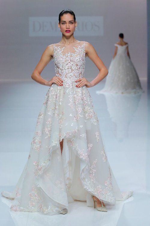 Demetrios Trouwjurken 2019: eigentijdse ontwerpen voor hedendaagse bruiden #wedding #weddingdress #bride #bridalgown #weddingideas Boho Style Wedding Dress, Lace Wedding Dress, Perfect Wedding Dress, Wedding Dress Inspiration, Bridal Wedding Dresses, Unique Dresses, Formal Dresses Long, Demetrios Bridal, Contemporary Bride
