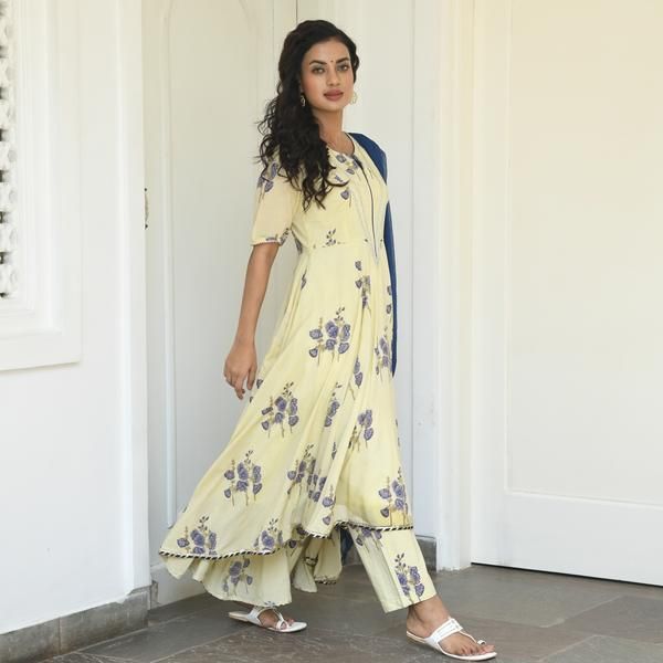 Short Long Cream Suit Set Cotton Suit, Pink Cotton, Black Cotton, Cream Suit, Chanderi Suits, Saachi, Summer Wardrobe, Paisley Print, Cotton Dresses