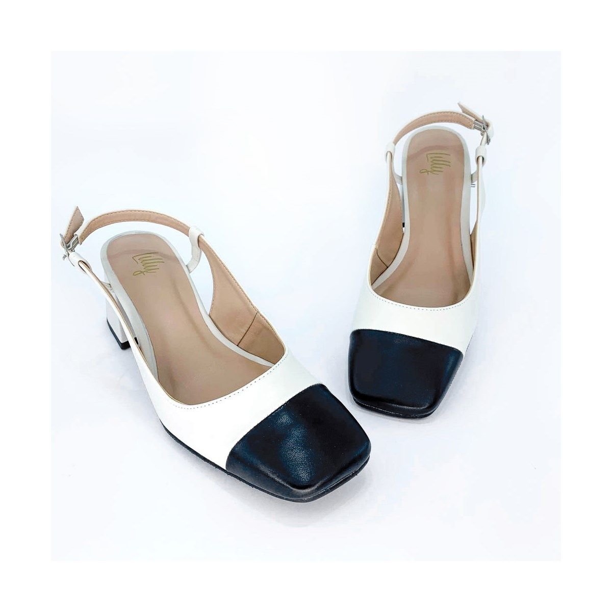 Sapato Feminino Lilly Shoes Adulto A coleção primavera verão da Lilly Shoes está incrível!
Com conceito Minimalista e elegante a marca se destaca trazendo detalhes despojados e atemporais, perfeitos para dar um up no seu visual, além de serem fáceis de combinar com qualquer look, podem ser usados em qualquer ocasião.
O Sapato Lilly Shoes tem seu destaque no salto bloco, o bico quadrado é o charme da peça que ainda conta com fechamento em fivela e praticidade de calce.
Um modelo clássico Salvatore Ferragamo, Sling Backs, Lillies, Peeps, Up, Peep Toe, Flats, Shoes, Products