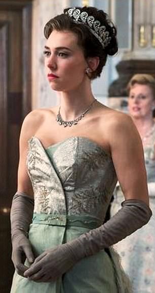 Margaret's strapless styles (as depicted in The Crown) displeased some courtiers House Md, Beautiful Girl Image, Beautiful People, Vanessa Kirby The Crown, Crown Tv, The Crown Series, Crown Netflix, Crown Aesthetic, Princess Margaret