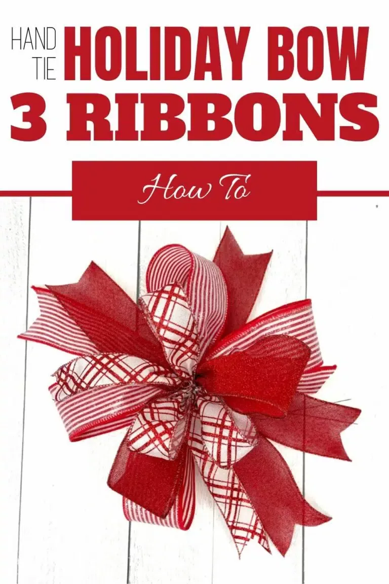 Make your holiday wreaths fabulous by adding a holiday bow using 3 different ribbons. Follow this step by step tutorial as I teach you how! Ribbon Bow Tutorial, Bows Diy Ribbon, Ribbon Wreaths, Deco Wreaths, Flower Wreaths, Bow Making Tutorials, Making Ideas, Making Bows For Wreaths, Making A Bow