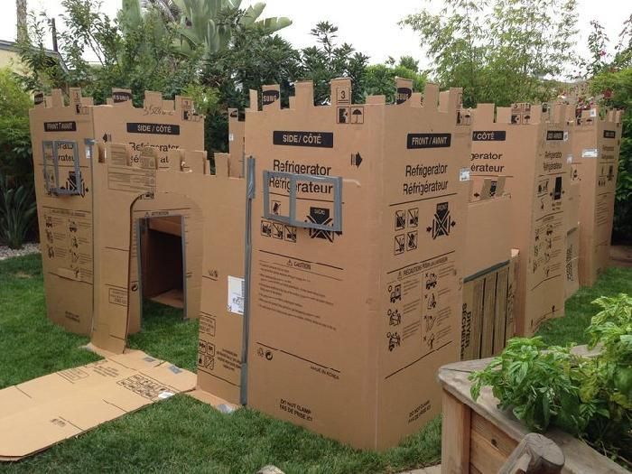 Forts En Carton, Cardboard Box Fort, Cardboard Tubes, Cardboard Crafts, Vidéo Gag, Cool Forts, Awesome Forts, Kids Forts, Image Gag