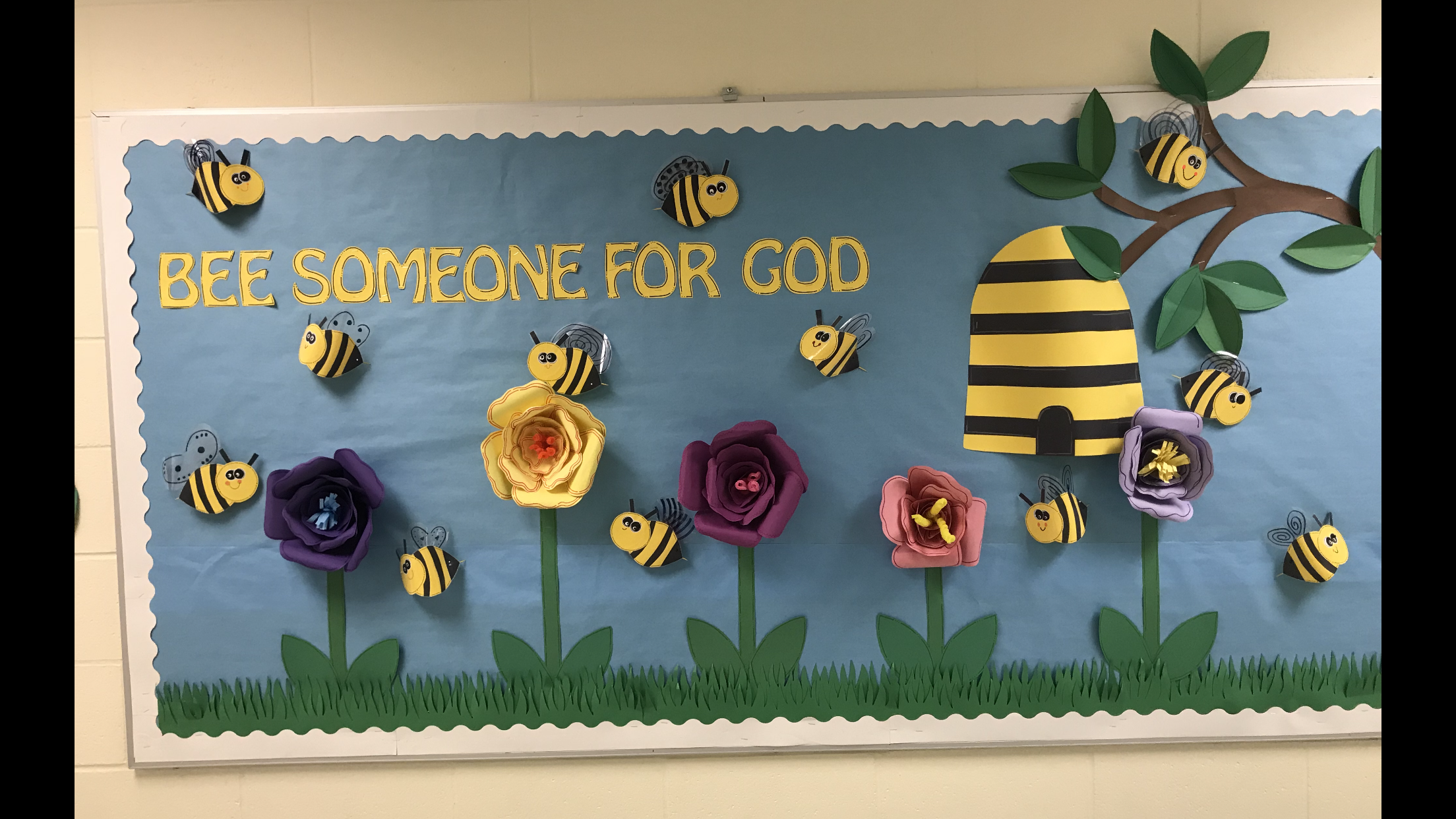 Bee bulletin board Bee bulletin boards, Dorm decorations, Bulletin boards Bee bulletin board Bee bulletin boards, Dorm decorations, Bulletin boards
