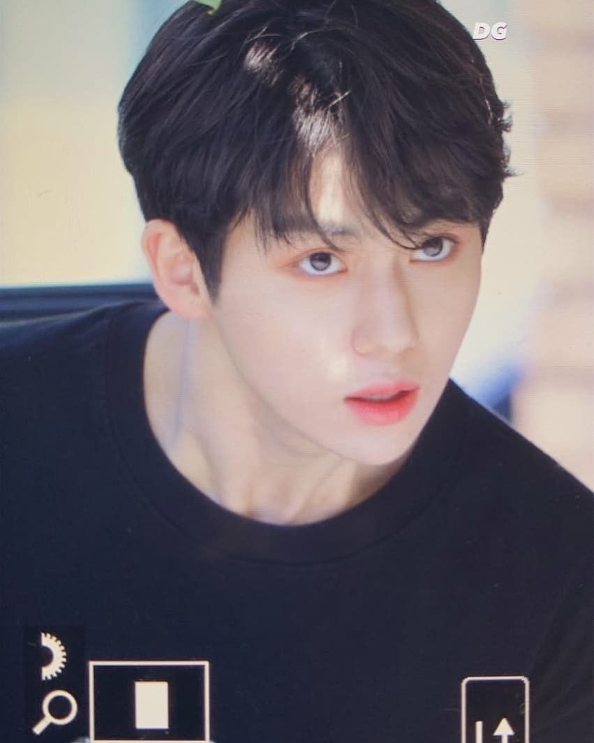 hwang yunseong hwang yunseong