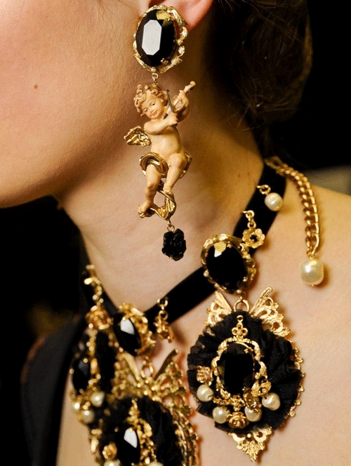 runwayxmodels: Dolce & Gabbana Fall 2012 details #runwaydetails