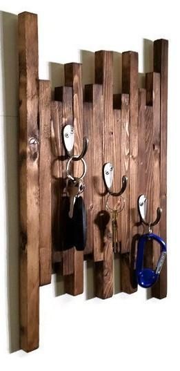 Erneuerte Decor & # 39; s benutzerdefinierte Wohnkultur Holz Wandkunst Schlüsselanhänger sind wunderschön ..., #amp #benutzerdefinierte #decor #erneuerte #Holz #schlusselanhanger #sind #wandkunst #wohnkultur #wunderschon Check more at http://deco.wohnzimmer.ga/index.php/2019/06/05/erneuerte-decor-39-s-benutzerdefinierte-wohnkultur-holz-wandkunst-schluesselanhaenger-sind-wunderschoen/ Key Holder Diy, Wooden Key Holder, Wall Key Holder, Key Holders, Ring Holder, Wood Home Decor, Home Decor Tips, Unique Home Decor, Cheap Home Decor