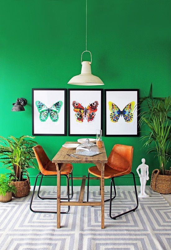 Vivid green dining room with BUTTERFLY prints from Rockett St George Green Dining Room, Green Rooms, Green Walls, Home Decor Bedroom, Diy Home Decor, Living Room Decor, Green Interiors, Colorful Interiors, Room Colors