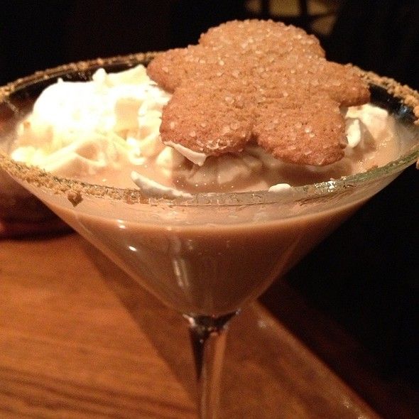 Gingerbread Martini Outback Steakhouse Copycat Recipe 1 Ounce Vodka 1 Ounce Baileys I Gingerbread Martini Recipe Alcohol Drink Recipes Mixed Drinks Recipes