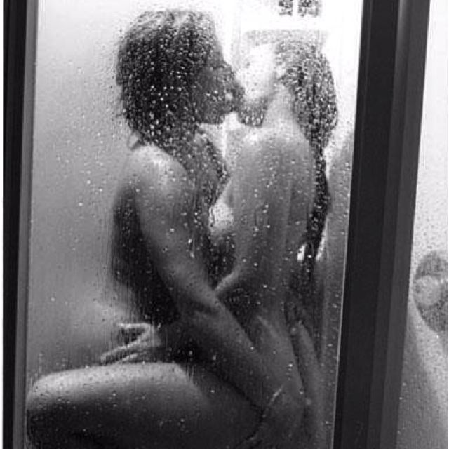 kissing shower Lesbian