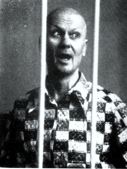 Chikatilo was a Ukrainian born serial killer and rapist. While in custody, Chikatilo confessed to over 50 murders and mutilations. He befriended, killed, and ate his victims. He admitted that his motives were solely for sexual gratification. This madman only halted his killing spree when he was finally arrested and identified after one of the largest operations in Russian police history. Chikatilo was executed. Assassin, Famous Serial Killers, Evil People, Creepy People, Creepy Things, Cannibalism, Real Monsters, Vida Real, Foto Real