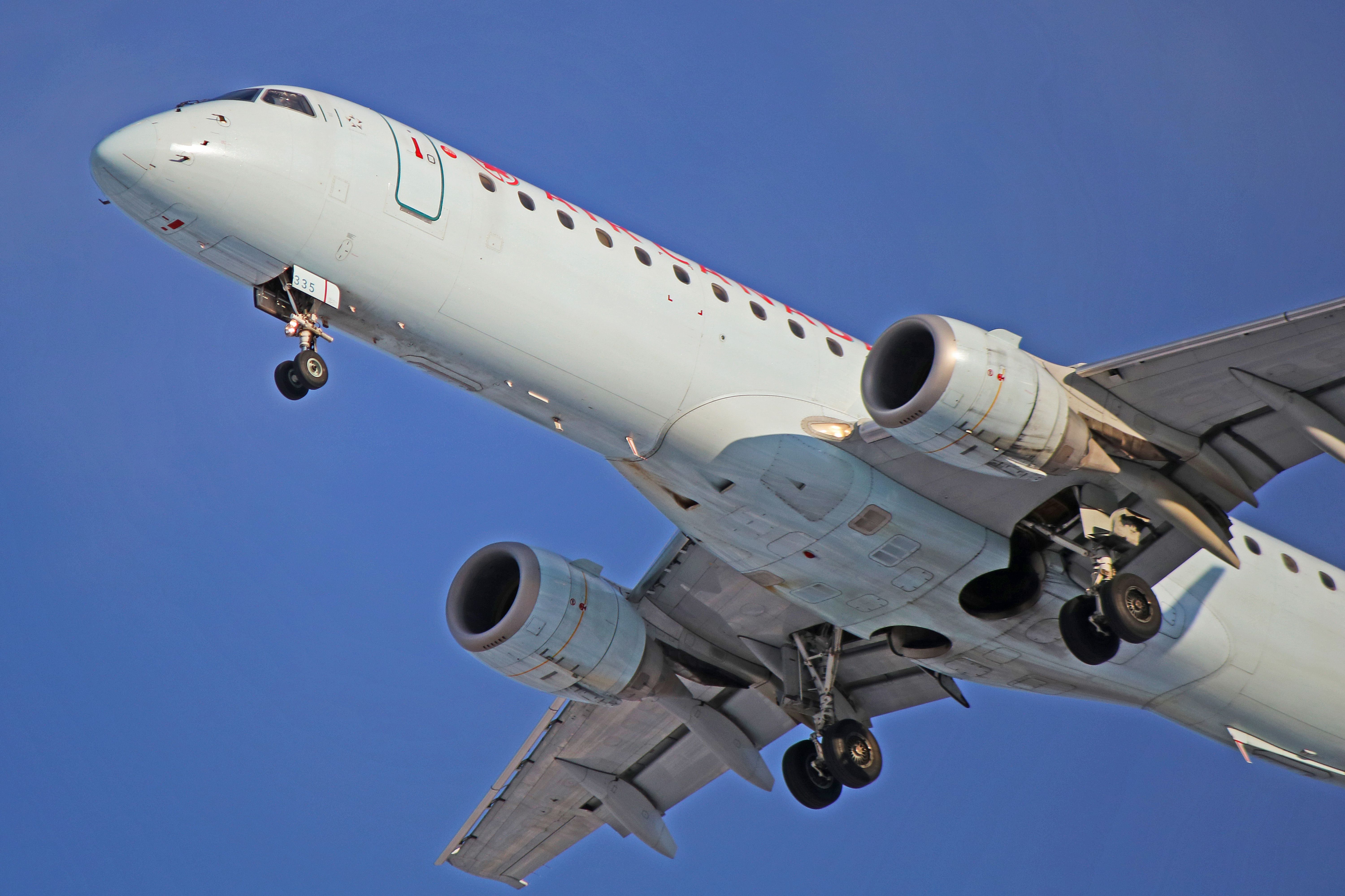 Mandarin Airlines Aircraft, Passenger jet, Passenger