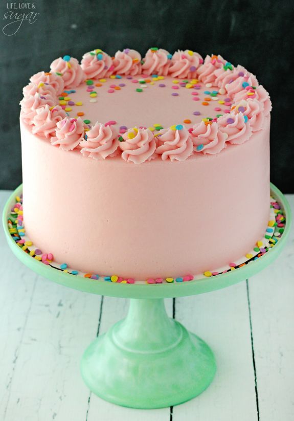 How To Ice A Victoria Sponge With Fondant Icing Moist And Fluffy Vanilla Cake Such A Soft Tender Cake Birthdaycakediy Birthdaycakeforadults Birthdaycakehomema Easy Cake Decorating Smooth Cake Cake