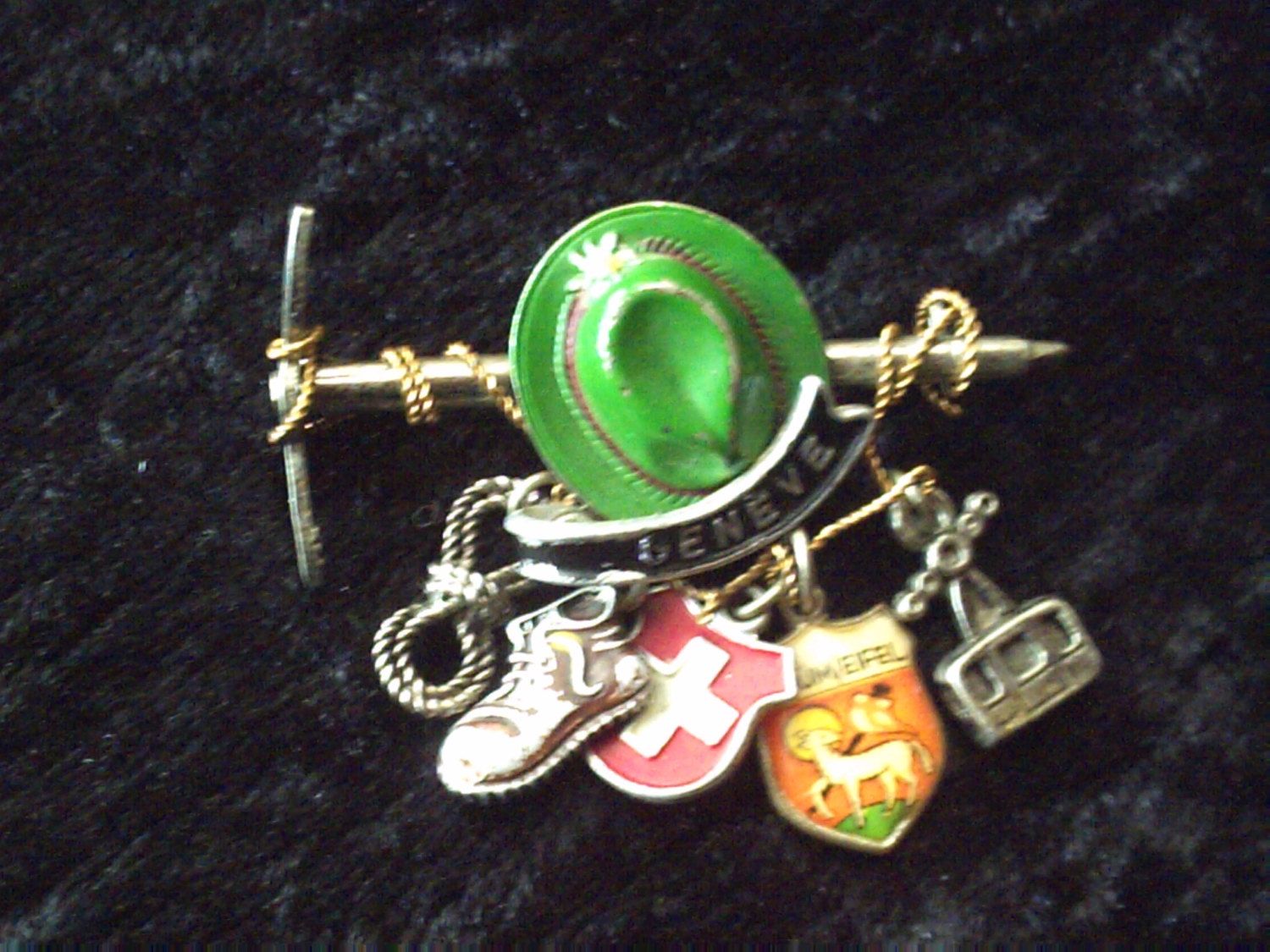 Badge Pin Vintage Circle Button Pendant Brooch