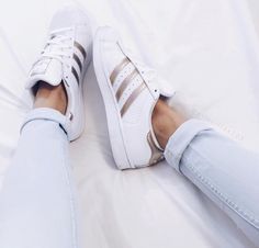 Adidas Superstar blancas con rayas color cobre para mujer 2017 | Zapatos  adidas, Zapatos adidas mujer, Zapatos zapatillas