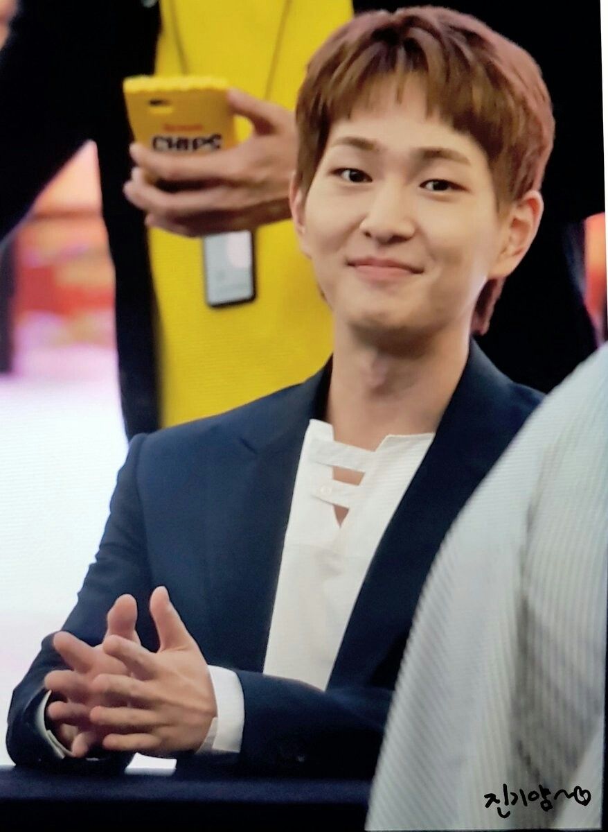 Pin by ˗ˏˋ 𝙙𝙚𝙨𝙩𝙞𝙣𝙮 ˎˊ˗ on 이진시 Shinee onew, Shinee, Choi min ho
