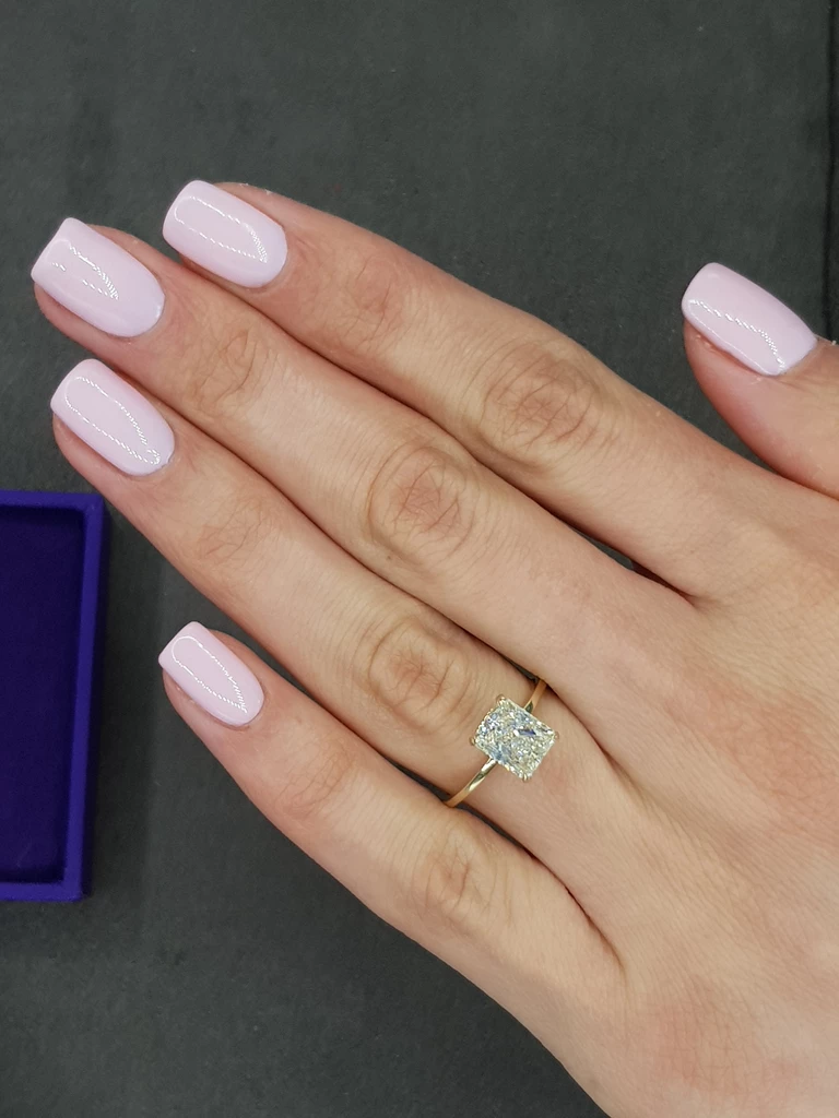 1.90 Carats Radiant Cut Solitaire Hidden Halo Diam 1.90 Carats Radiant Cut Solitaire Hidden Halo Diam