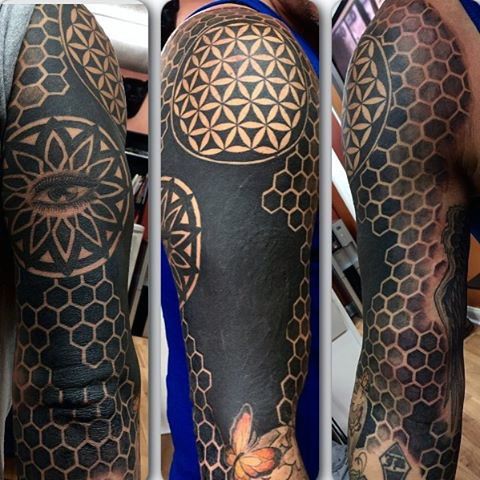 Sleeved Pitch Black One Eyed Honeycomb Tattoo Полный Рукав Татуировки, Тату...