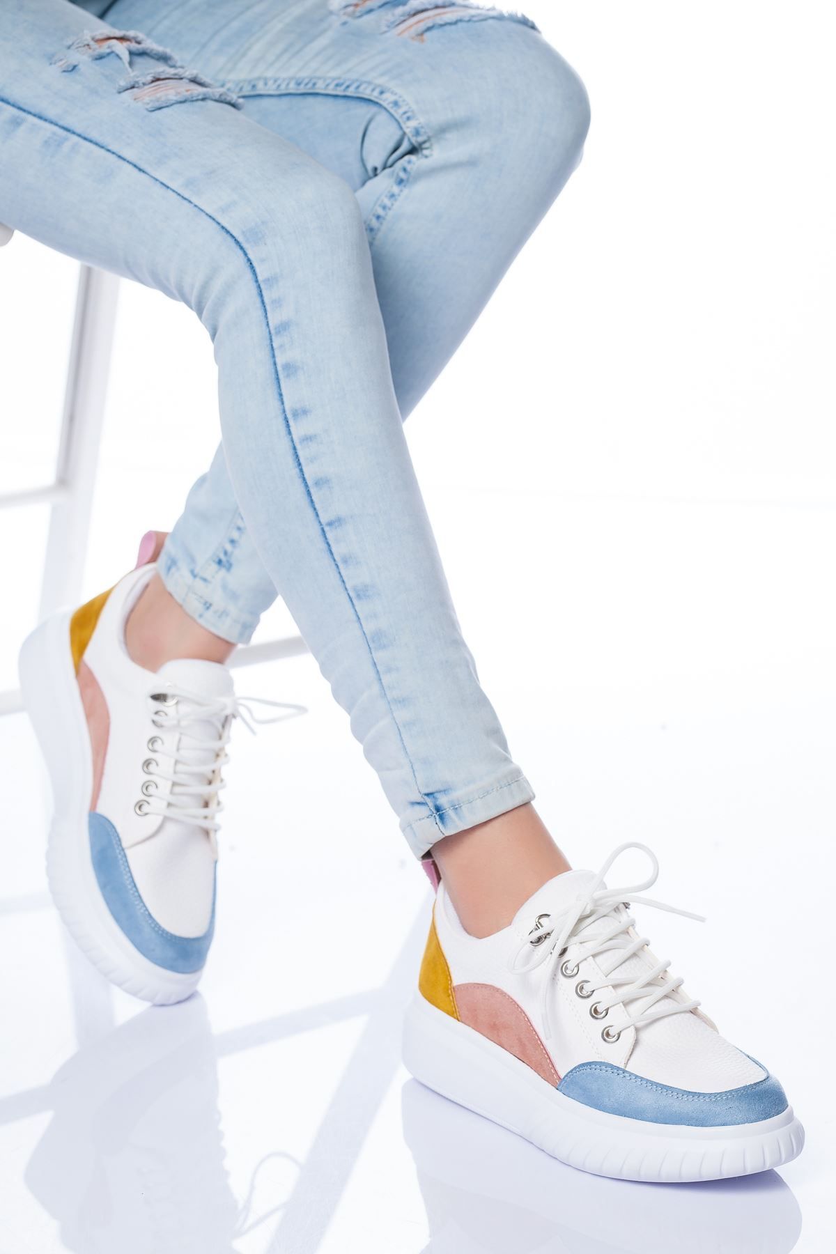 Renkli Detayli Beyaz Spor Ayakkabi Ayakkabilar Spor Moda
