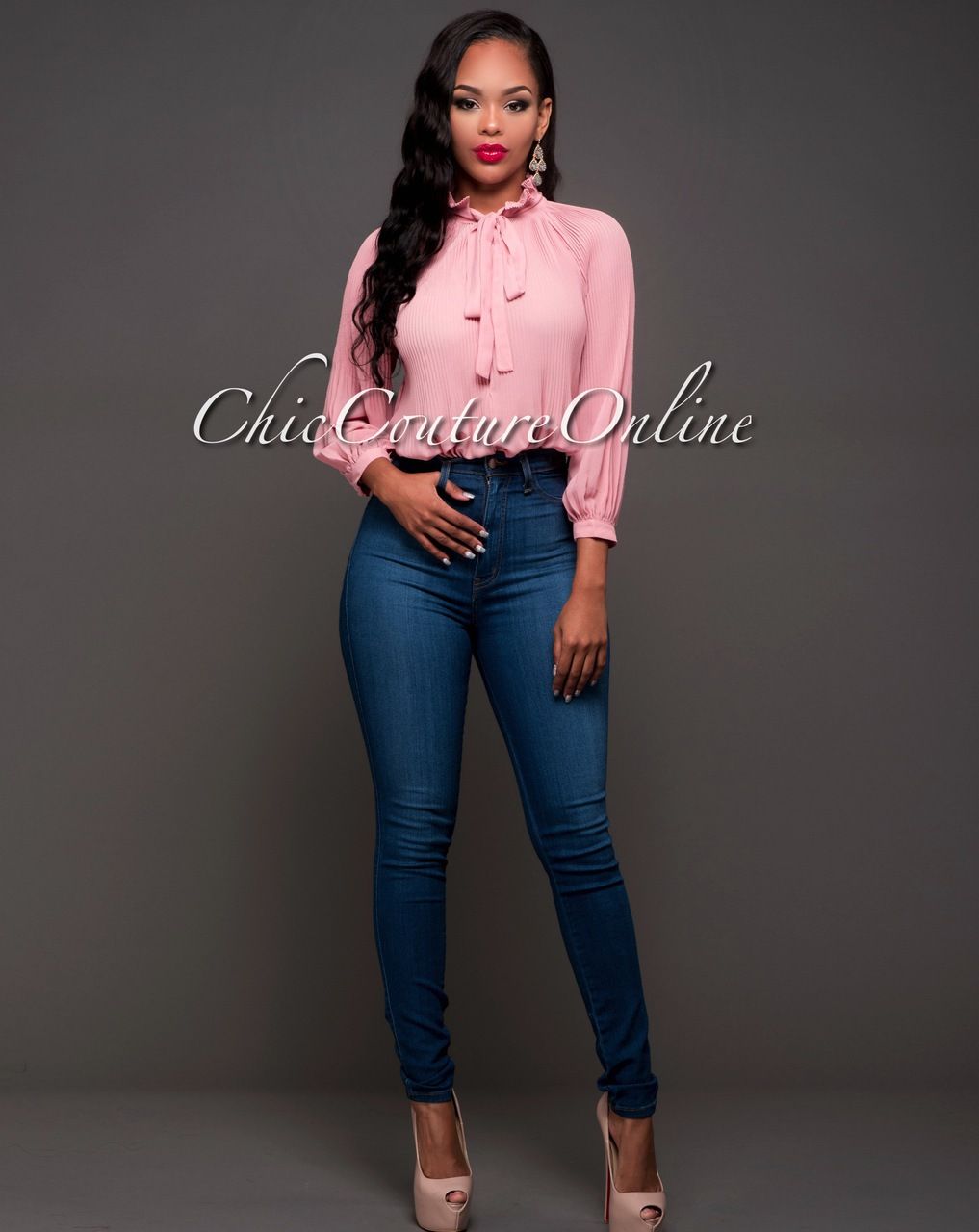 perfect dusty pink jeans outfit
9