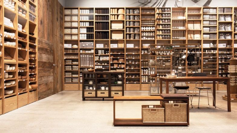 Estilo Muji, Muji Shop, Muji Style, Brick Columns, Shops, Prefab Homes, Exposed Brick, Retail Shop, Tea House