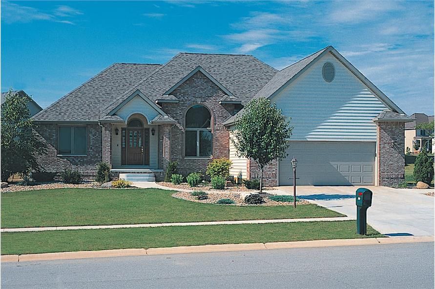 French House 3 Bedrms 2 Baths 1911 Sq Ft Plan 120 1156 In 2020 House Plans Traditional House Plan Traditional House