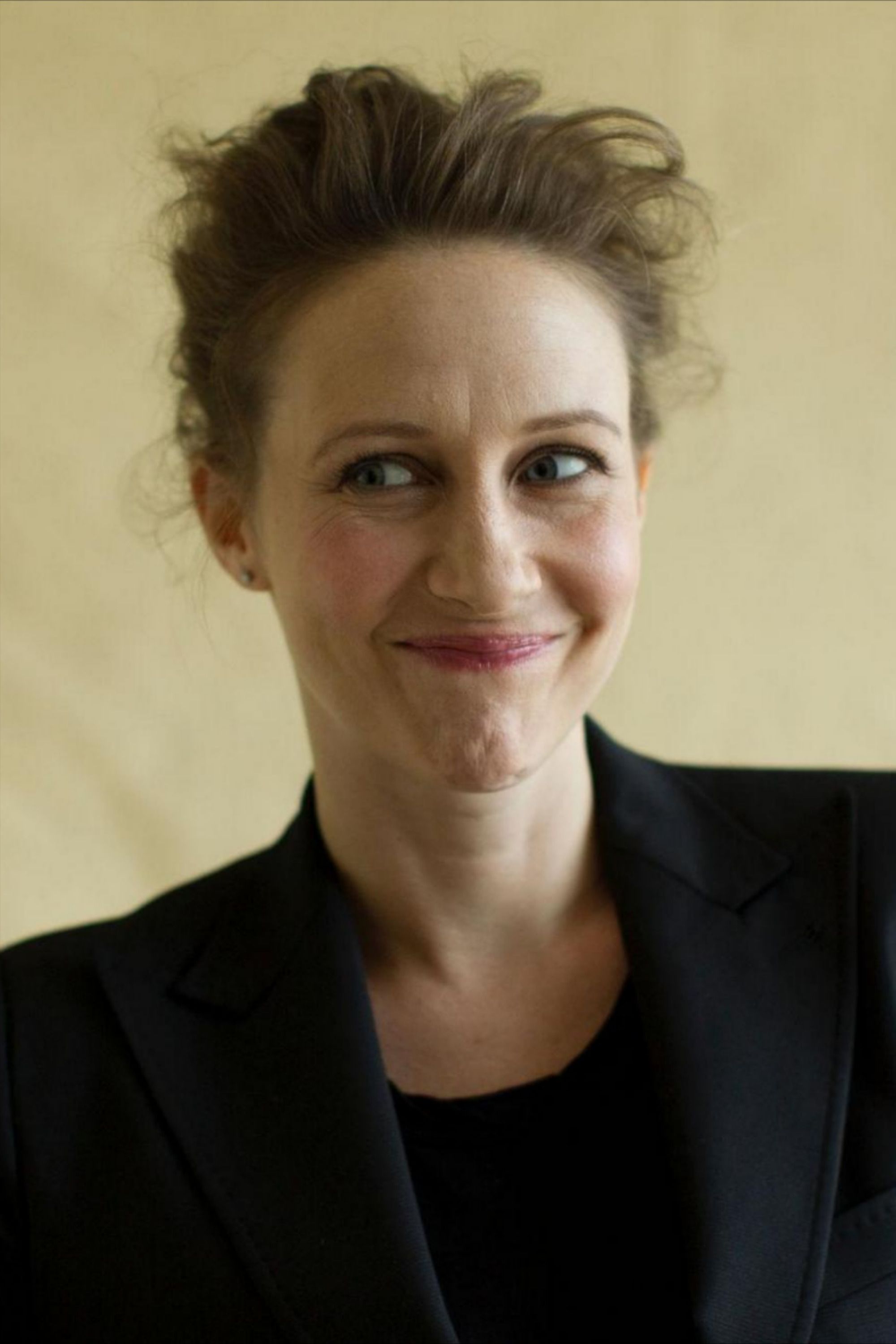 Vera Farmiga | Vera farmiga, Vera, Photoshoot