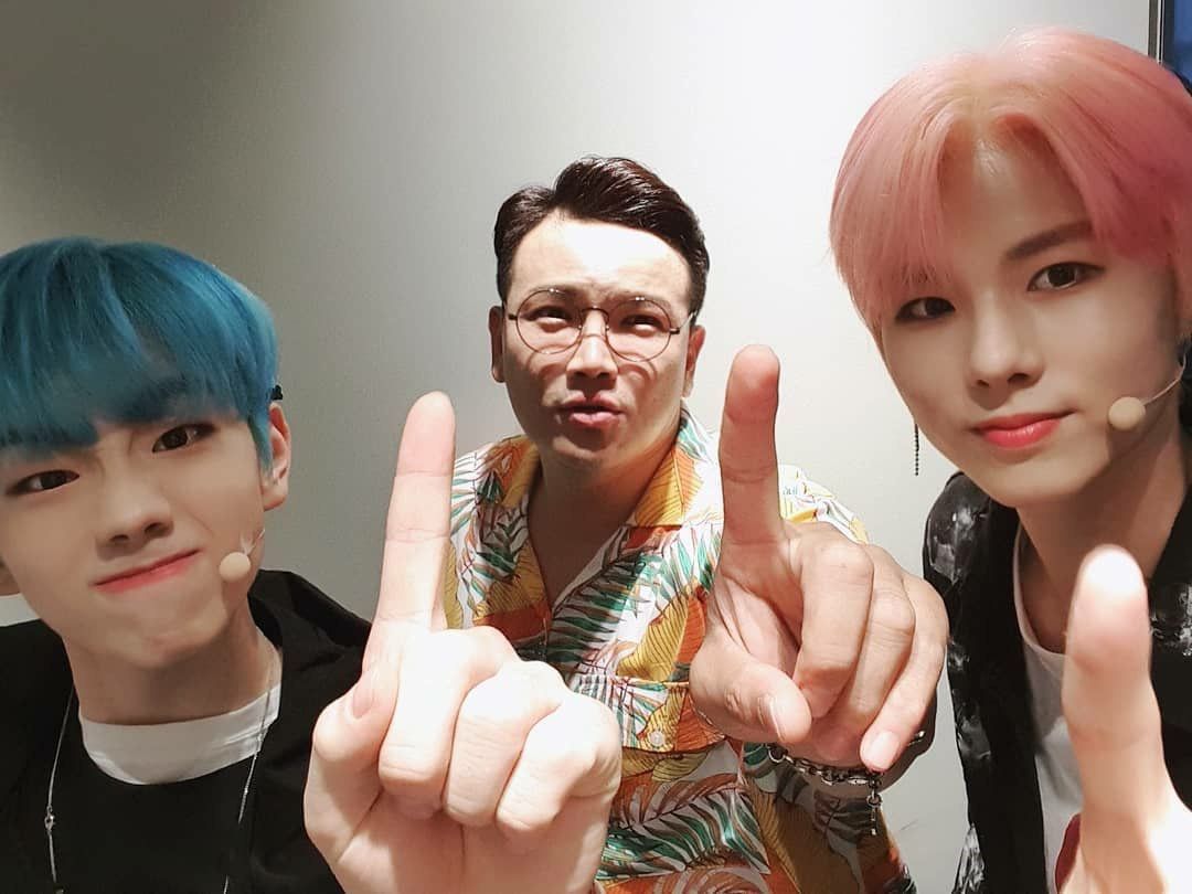 lee wonjun won hyuk producex101 eboyz peace gesture lee wonjun won hyuk producex101 eboyz peace gesture