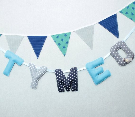 Jolie guirlande prénom le couleurs classiques bleu et gris pour bébé