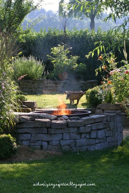 Feuerstelle Grillplatz Pinterest Fire fire, Garten and Gardens - feuerstelle im garten gestalten Feuerstelle Grillplatz Pinterest Fire fire, Garten and Gardens - feuerstelle im garten gestalten