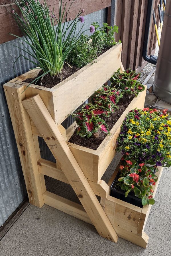 3 Tier Planter Box - How To Create The Perfect Vertical DIY Patio Planter!