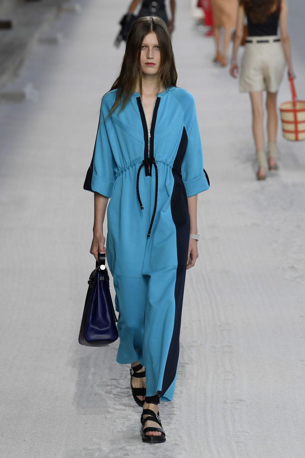 エルメス 19年春夏パリ コレクション Wwd Japan ファッションアイデア ファッションウィーク 洋服 エルメス 19年春夏パリ コレクション Wwd Japan ファッションアイデア ファッションウィーク 洋服