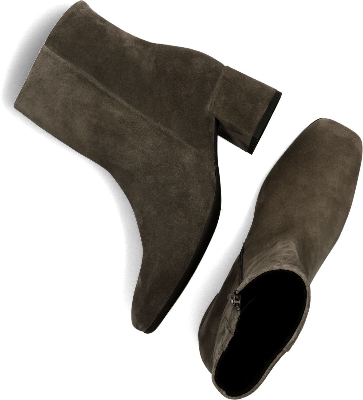 Mooi & comfortabel! Dat is deze donkere-taupekleurige enkellaars 980.1 uit de Comfort collectie van het merk Gabor. Comfort schoenen hebben meer volume bij de tenen en bij de bal van de voet en bieden voor iedere voet de noodzakelijke ruimte. Dit model is uitgevoerd in zacht suède met een binnenvoering van warm textiel en een vast voetbed. Met de handige ritssluiting aan de binnenkant trek je 'm makkelijk aan en uit. Het laarsje heeft een normale G-wijdte en de rubberen zool heeft een fijn lijnt Gabor, Taupe, Ankle Boot, Suede, Boots, Products, Fashion, Shabby Chic, Beige