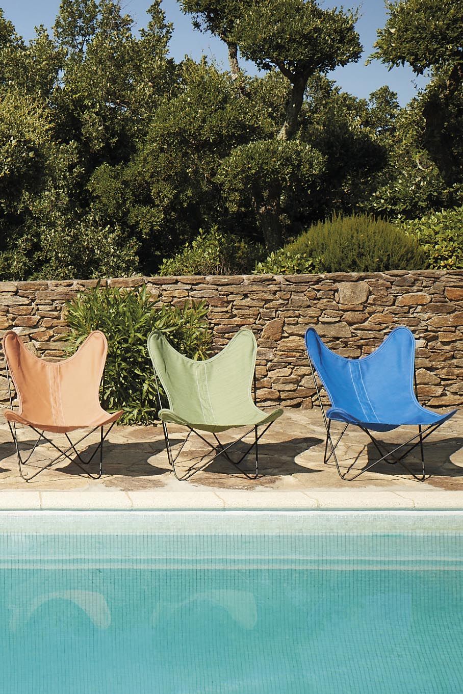 Sollozos Violeta Tantos Airborne, éditeur du AA depuis 1951 - Housses en Batyline Serge Ferrari, spéciales outdoor | Fauteuil aa, Idées de patio, Mobilier contemporain Sollozos Violeta Tantos Airborne, éditeur du AA depuis 1951 - Housses en Batyline Serge Ferrari, spéciales outdoor | Fauteuil aa, Idées de patio, Mobilier contemporain