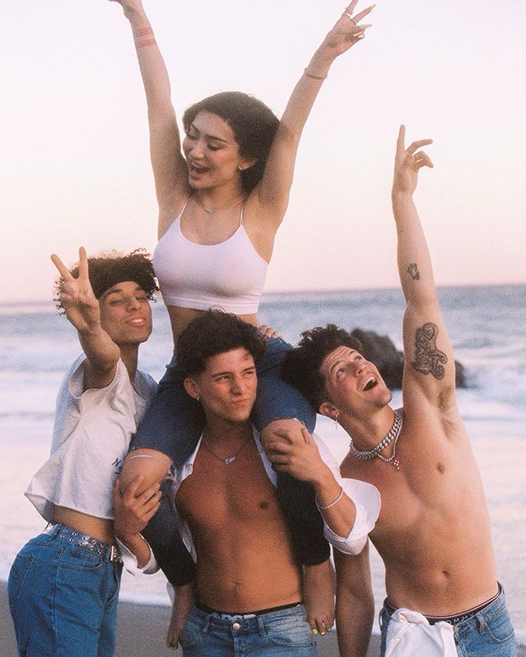Pin By Lizzieglve On Celebridades Boy And Girl Best Friends Friend Photoshoot Friend Photos Pin By Lizzieglve On Celebridades Boy And Girl Best Friends Friend Photoshoot Friend Photos