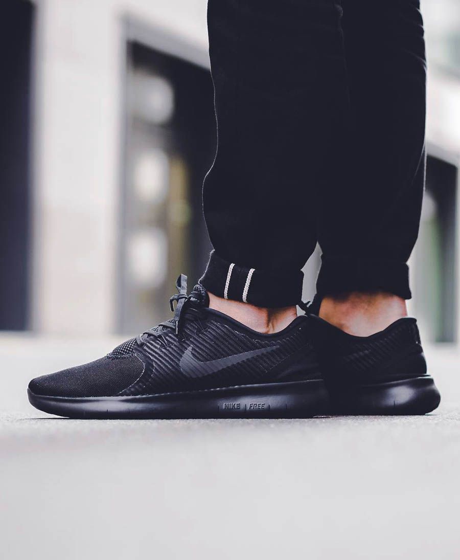 nike free run triple black