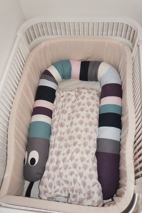 Sengerand slange | Baby ideer, Baby diy, Baby Roommate lazy long dog lang sjov pude lys grå Køb på