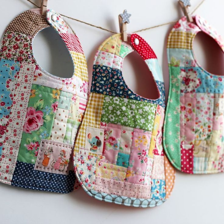 Patchwork Bib Pattern - Quilting Digest More Scrap Fabric Projects, Baby Sewing Projects, Beginner Sewing Projects Easy, Sewing For Beginners, Fabric Scraps, Easy Sewing, Sewing Tips, Sewing Tutorials, Sewing Hacks