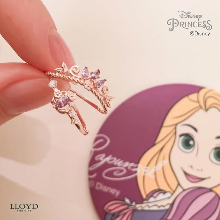 This Disney Princess jewelry line will make all wishes come true | Inside the Magic Hand Jewelry, Girly Jewelry, Pretty Jewellery, Cute Jewelry, Jewelry Shop, Disney Princess Jewelry, Disney Jewelry Rings, Tangled Jewelry, Tangled Wedding