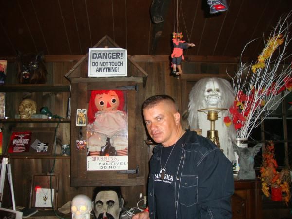 weird-things-in-the-world-chair-of-death-crying-boy-painting-annabelle-doll weird-things-in-the-world-chair-of-death-crying-boy-painting-annabelle-doll