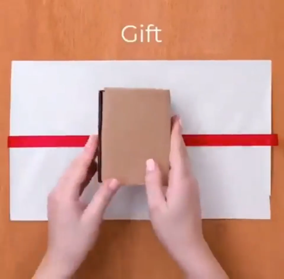 you dont know how to wrap gifts? look at that #LifeHacks #Wow #Christmas #Gifts...