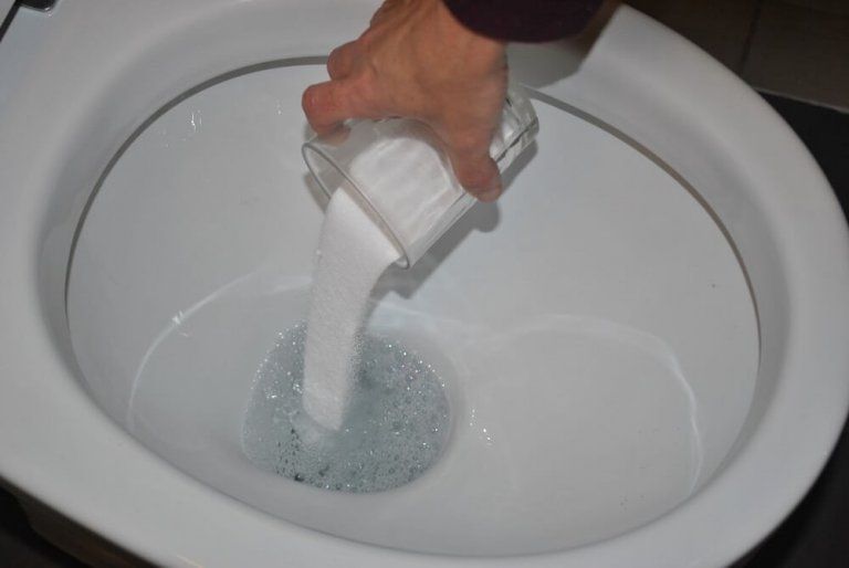 4 Soluzioni Naturali Per Eliminare Le Macchie In Bagno Rimedi