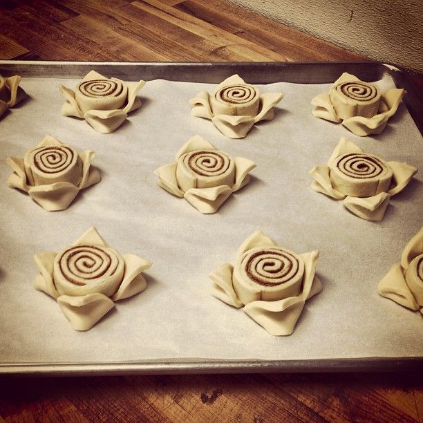 Gefällt 80 Mal, 4 Kommentare - Alexander R. Terrazas (@chef_alexanderterrazas) auf Instagram: „#pastry #texture #somanyflakes Step 3. Sticky Bun flowers.“ #stickybuns