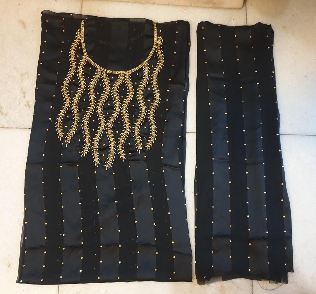 - The best company for African Clothing 2/3 Gram gold jewelry offer runing Stone Work, Green Turquoise, Lace Design, Good Company, African Dress, Head Scarf, Digital Photography, Zari, African Fashion