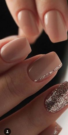 Portland Style and Beauty Blogger, Topknots and Pearls, shares a round up of over 30 Holiday Nail Ideas for inspiration for your next salon appointment. Chic Nails, Stylish Nails, Trendy Nails, Classy Nails, Best Acrylic Nails, Acrylic Nail Designs, Matte Nails, Gradient Nails, Dark Nails
