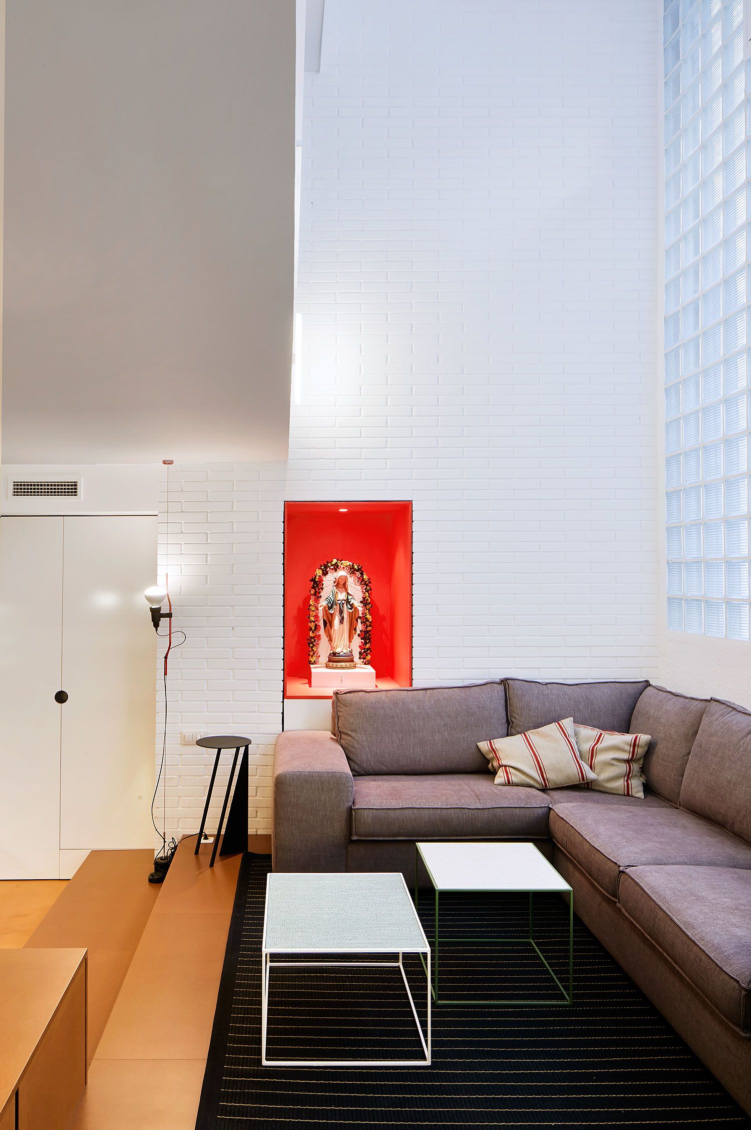 Clever Barcelona Apartment By Cirera Espinet Styling Clever Barcelona Apartment By Cirera Espinet Trendland