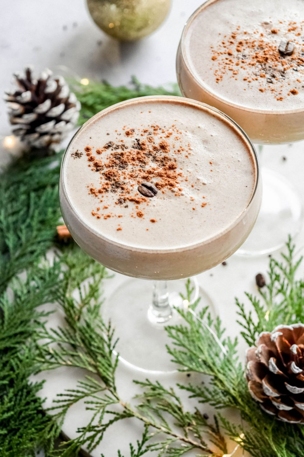 Christmas Cocktails, Holiday Drinks, Fun Drinks, Yummy Drinks, Alcoholic Drinks, Beverages, Christmas Martini, Thanksgiving Drinks, Christmas Dinner