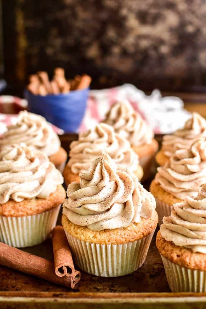 Churro Cupcakes | | Lemon Tree Dwelling Mini Dessert Recipes, Cake Mix Recipes, Mini Desserts, Cupcake Recipes, Delicious Desserts, Cupcake Cakes, Cinnamon Desserts, Mexican Desserts, Vegan Lemon Cake