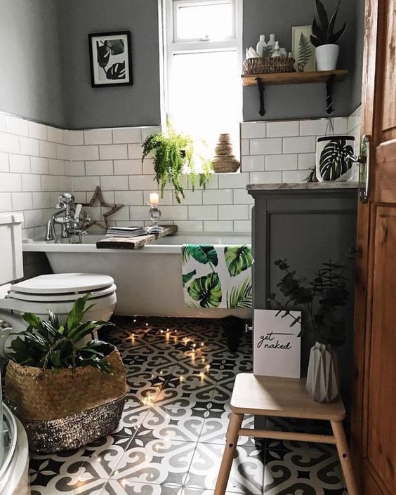 Wie man ein Badezimmer im viktorianischen Stil mit einem Hauch von Mod kreiert #badezimmer #einem #hauch #kreiert #viktorianischen
